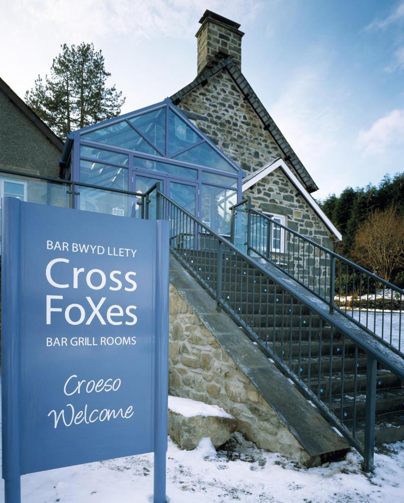 Cross Foxes - Bar Grill Rooms 돌겔라우 외부 사진